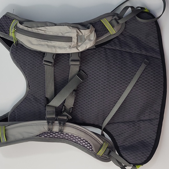 MEC Hydration Backpack - Picture 2 of 6